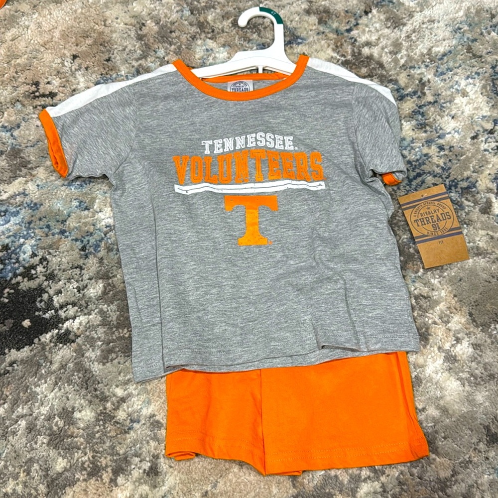 Brand new University of Tennessee outfit
